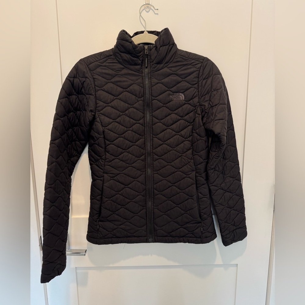 Women’s black north face form fitting jacket 
XS